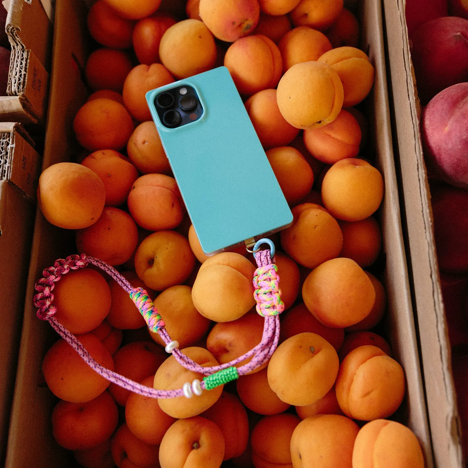 AGJ x HonestlyWTF: DIY Knotty (extra) Cell Phone Insert