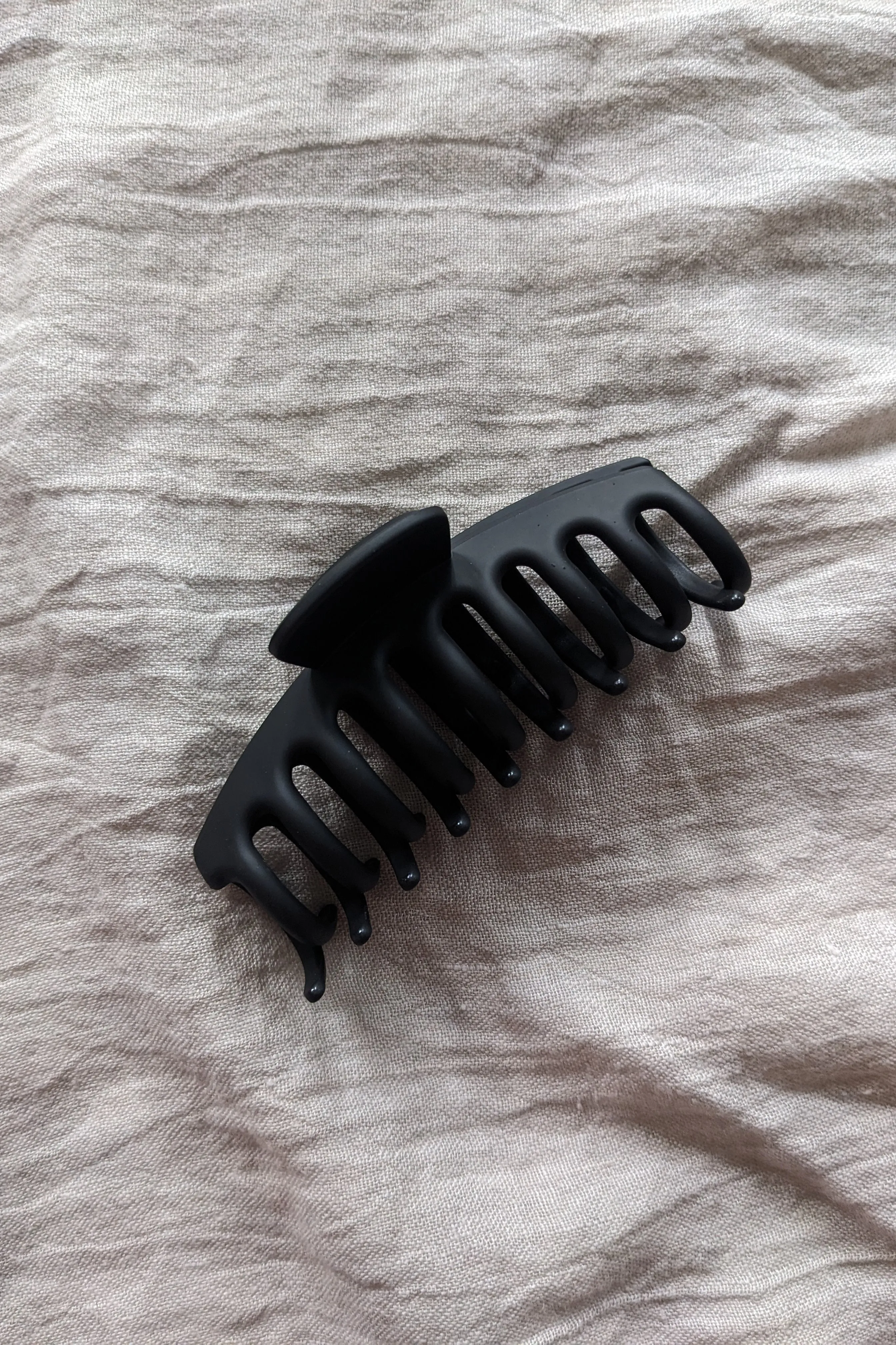 Black Medium Claw Clip