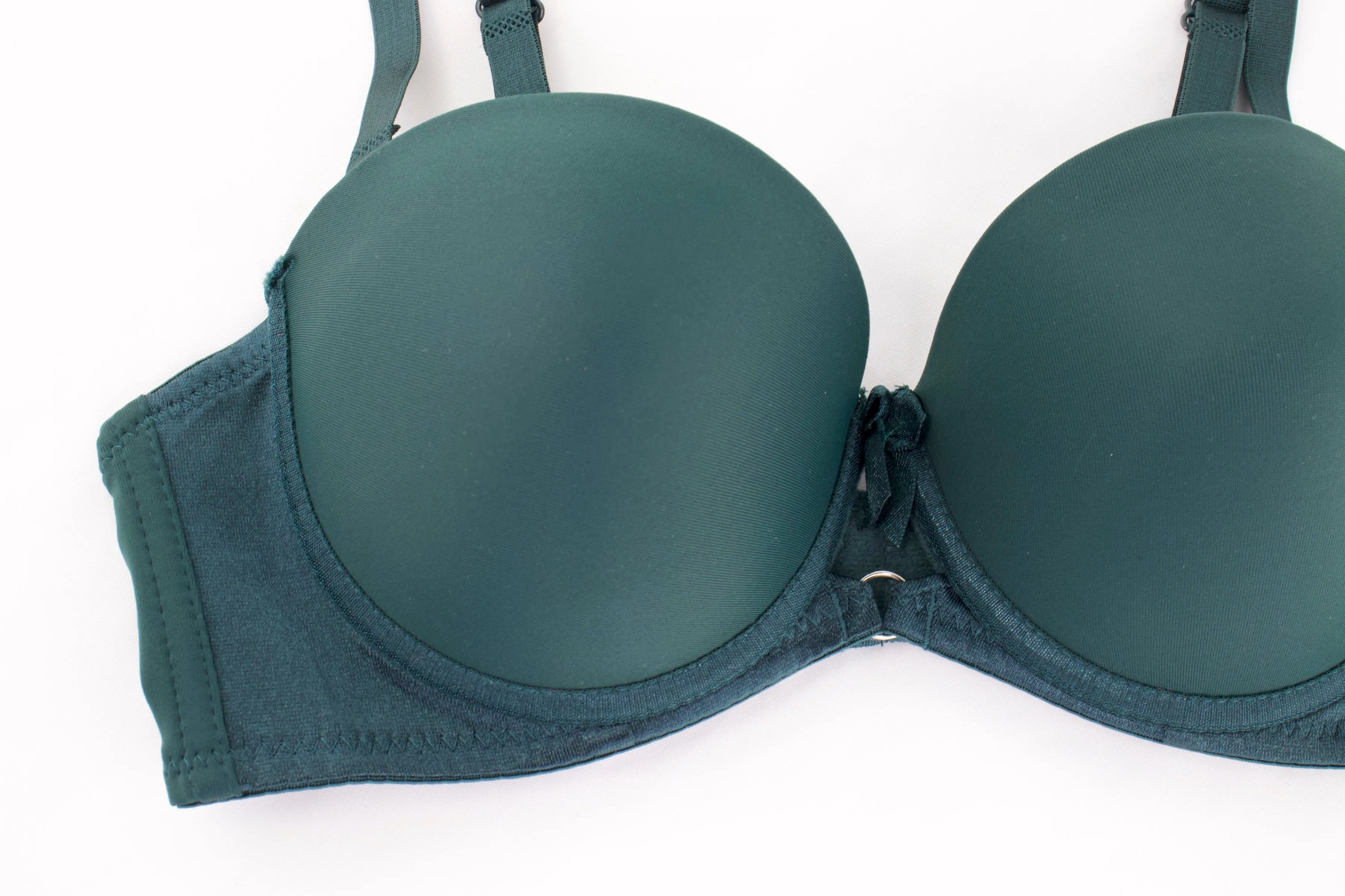 BRA STRAPLESS CON DETALLES SATINADOS IB7280