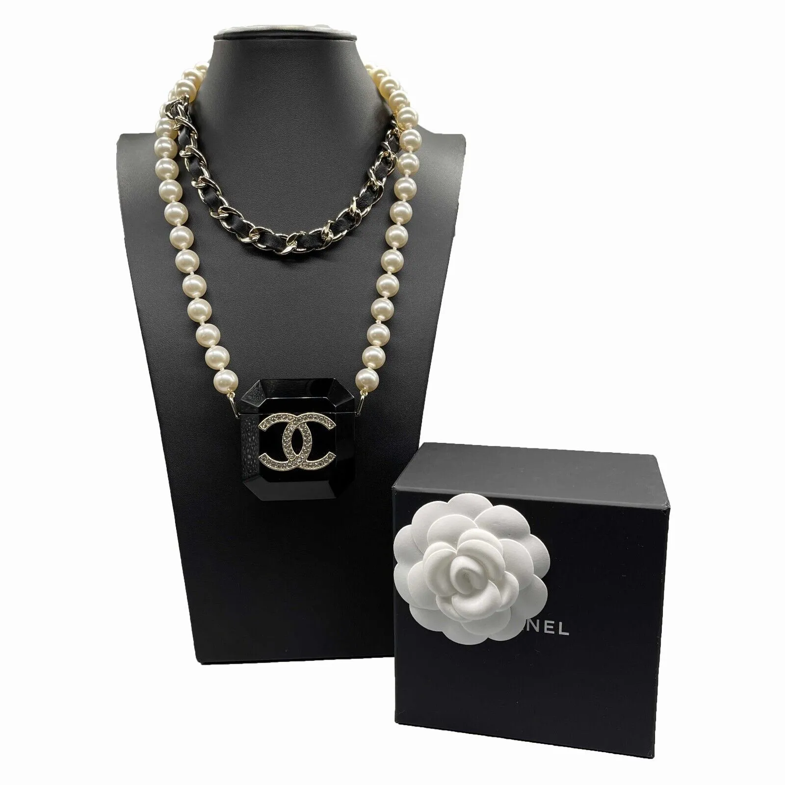 CHANEL - B21 A Airpod CC Acylic Case / Faux Pearl and Chain Layered Necklace