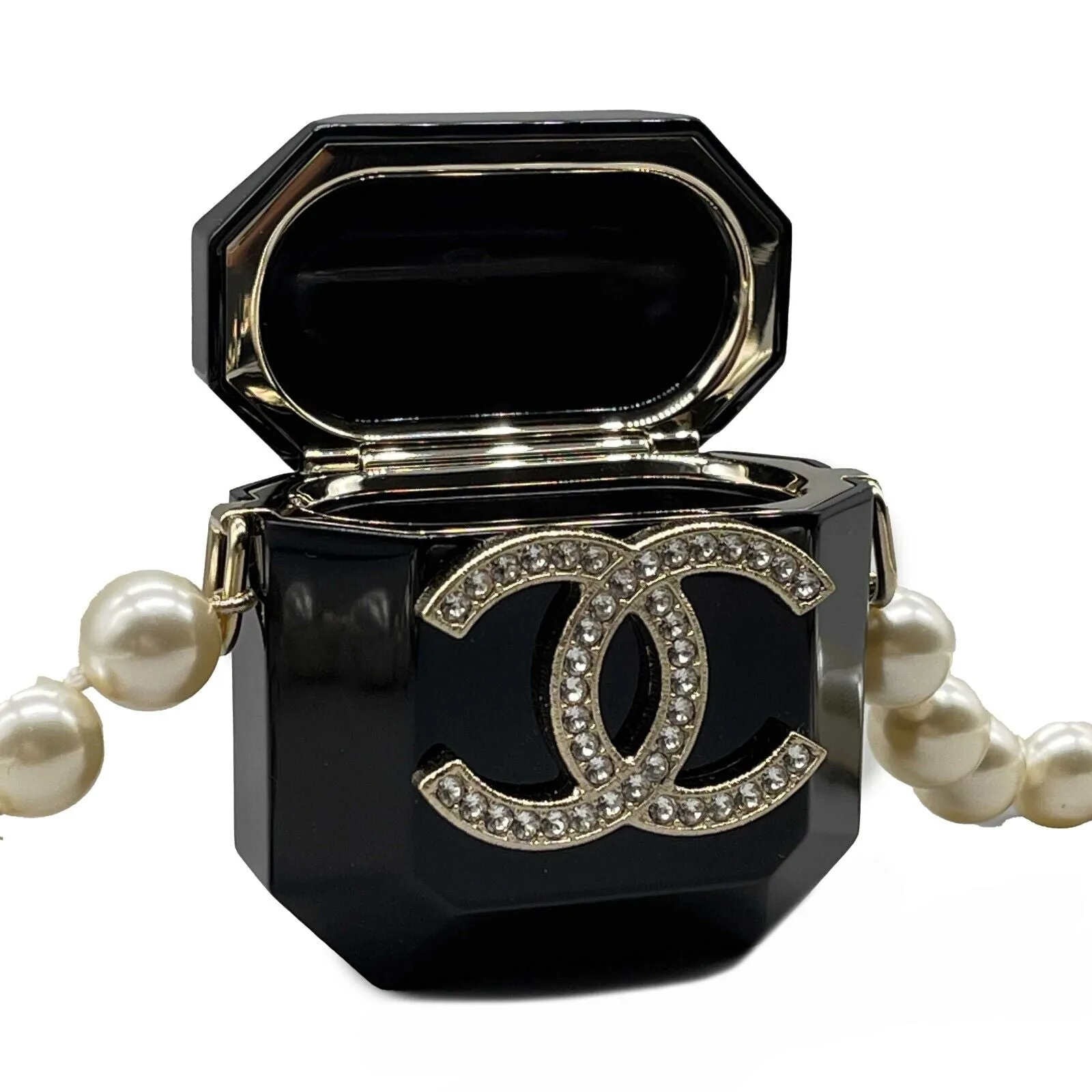 CHANEL - B21 A Airpod CC Acylic Case / Faux Pearl and Chain Layered Necklace