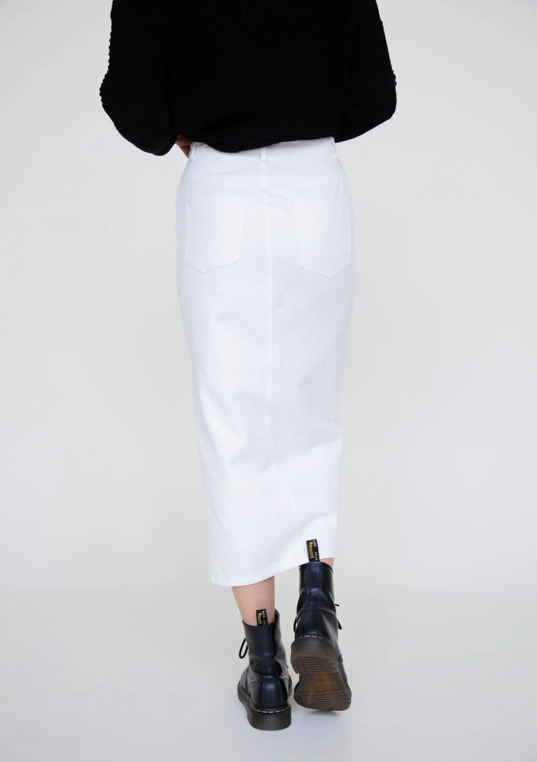 Chic Side Slit Skirt in White Denim