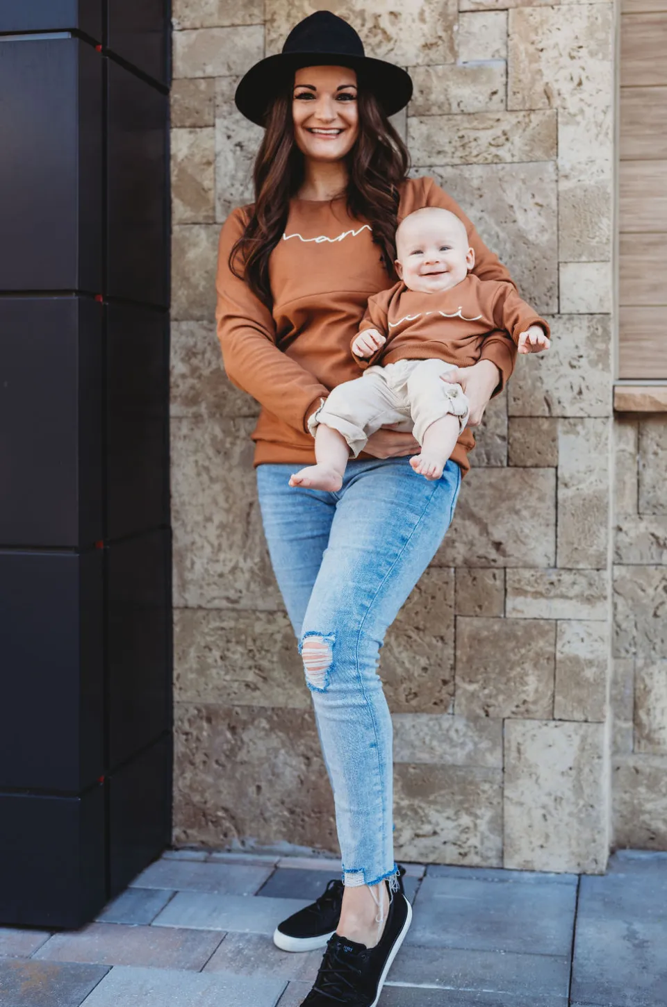 "MAMA" Nursing Sweatshirt - Camel Brown