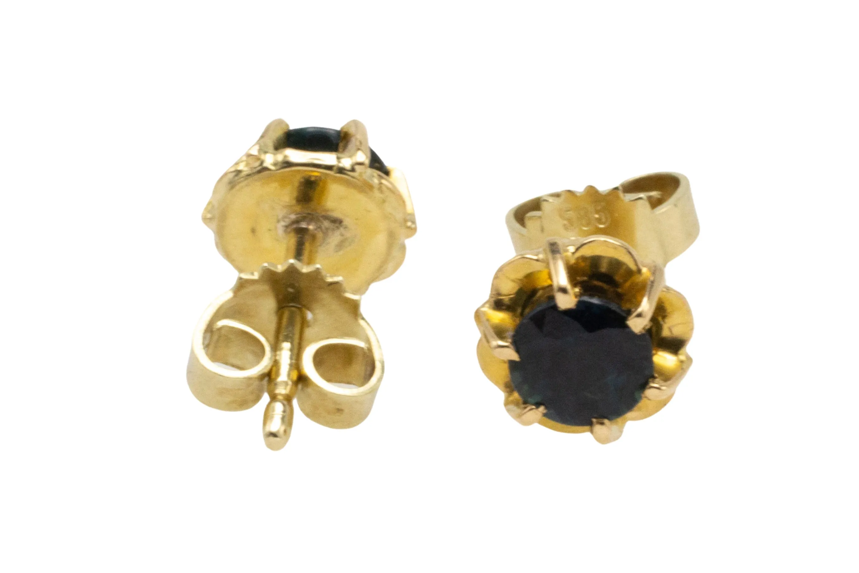 Sapphire studs in 14 carat gold